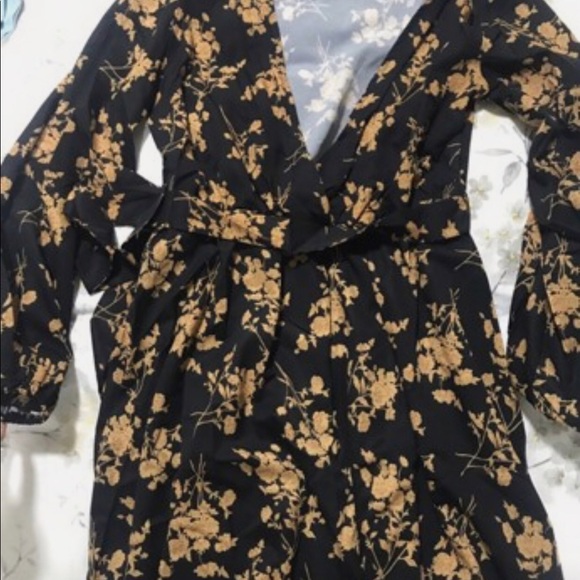 💚SOLD Plunge Neck Floral Dress - Picture 5 of 5